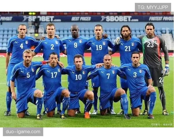 足球杯赛八强激战正酣，四强席位悬念迭起引关注