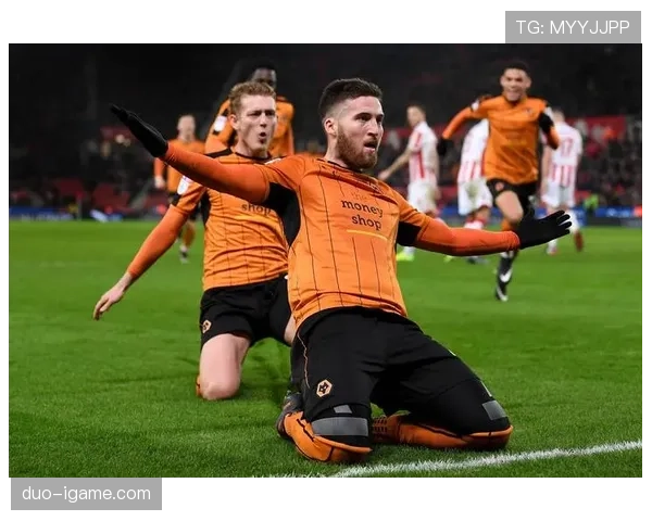 英超战术革新：球队合作模式升级，赛场表现持续亮眼