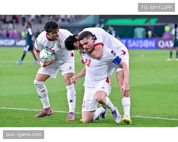 日本队强势晋级亚洲杯下一轮,延续亚洲劲旅风采 日本队强势晋级亚洲杯下一轮,延续亚洲劲旅风采