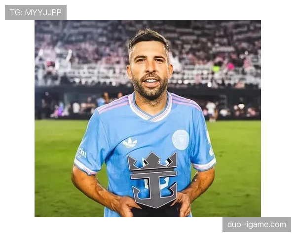 阿尔巴防守漏洞成焦点,巴萨需迅速调整战术以应对挑战