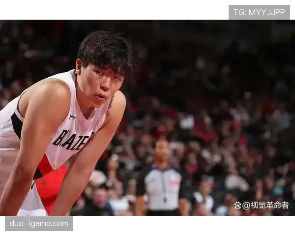 杨瀚森比赛里像冷面杀神，私下却迷上了烧烤摊？